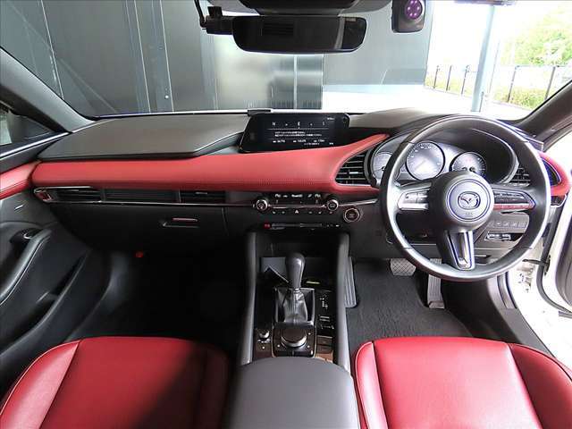 MAZDA】MAZDA3 FバックXバーガンディ セレクション｜マツダ中古車検索